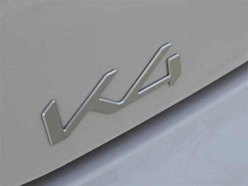 New 2026 Kia K4 LXS image 8