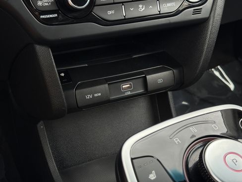 Used 2022 Kia Niro EX image 22