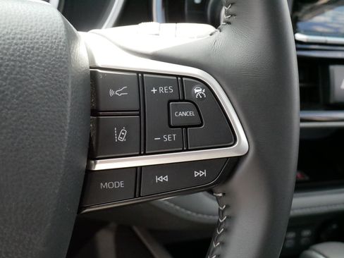 Certified 2025 Toyota Highlander XLE AWD/4WD image 26