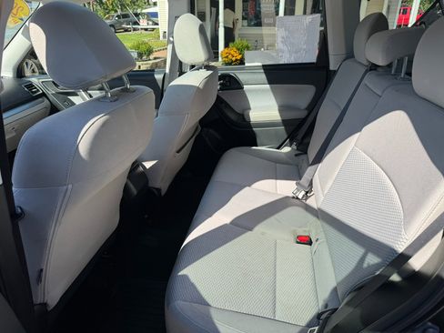 Used 2017 Subaru Forester 2.5i Premium image 29