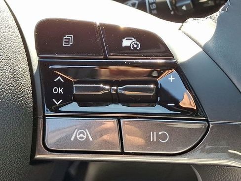 New 2025 Hyundai Elantra SEL image 12