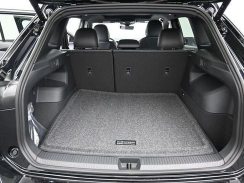 New 2026 Volkswagen Tiguan SE R-Line FWD image 12