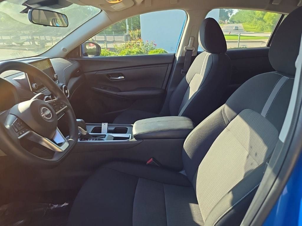 Used 2025 Nissan Sentra SV FWD image 16