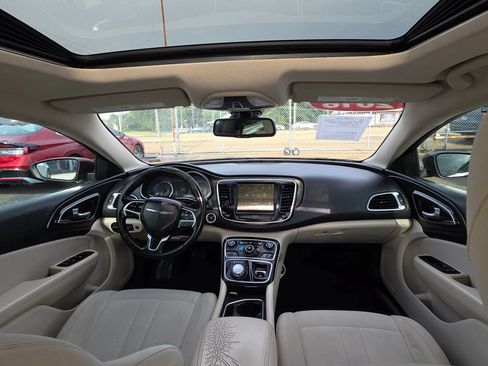 Used 2016 Chrysler 200 Limited w/ Anniversary Edition FWD image 17