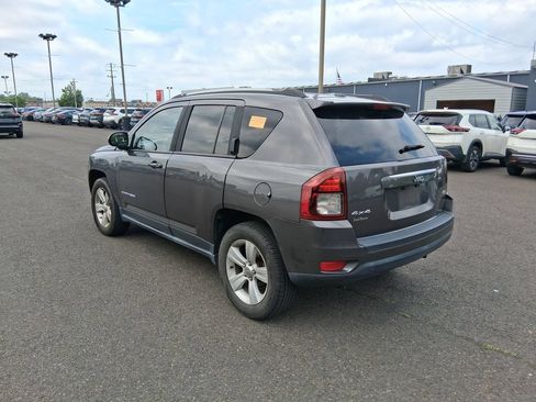 Used 2015 Jeep Compass Latitude AWD/4WD image 3