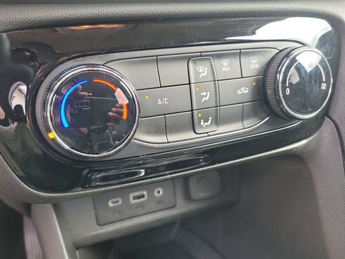 Used 2022 Buick Encore GX Preferred FWD image 25