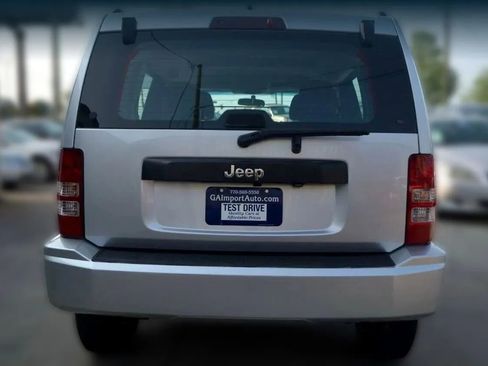 Used 2012 Jeep Liberty Sport image 9