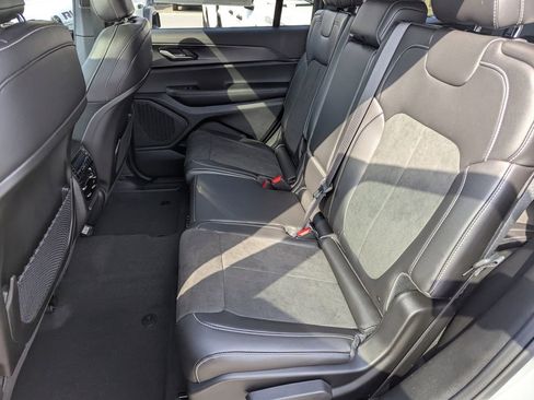 New 2025 Jeep Grand Cherokee L Altitude AWD/4WD image 31