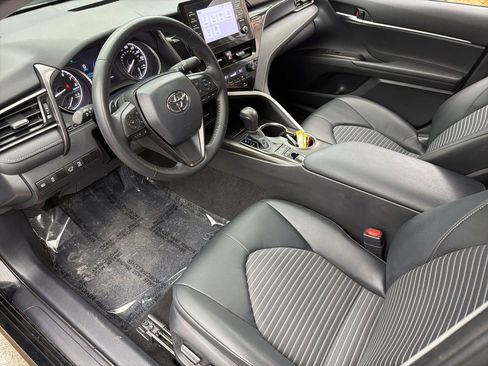 Used 2024 Toyota Camry SE w/ Convenience Package image 10
