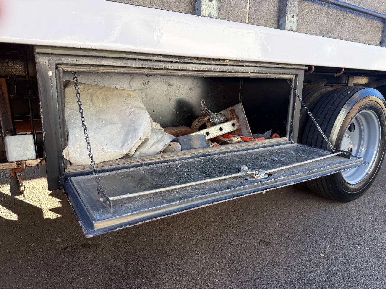 Used 2010 Ford F550 2WD Regular Cab Super Duty image 21