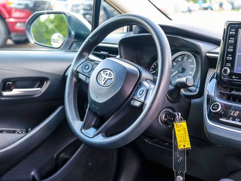 Used 2021 Toyota Corolla LE FWD image 10