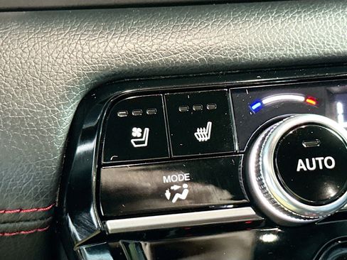 Used 2025 Honda Pilot Black Edition image 21