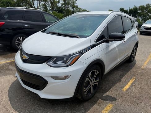 Used 2019 Chevrolet Bolt Premier w/ Infotainment Package FWD image 5