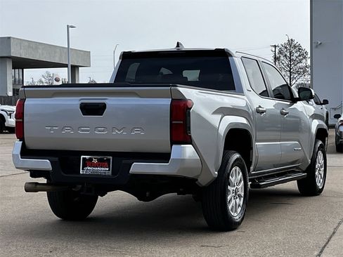 Used 2025 Toyota Tacoma SR5 image 4