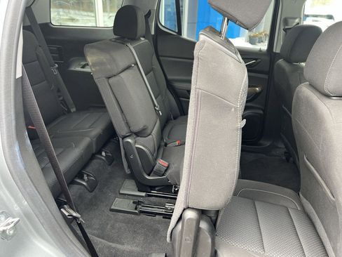 Certified 2023 GMC Acadia SLE w/ Driver Convenience Package image 26