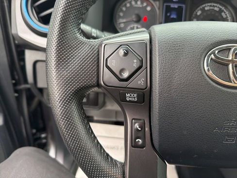 Used 2018 Toyota Tacoma TRD Sport image 21