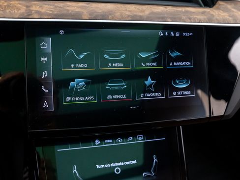 Used 2022 Audi e-tron Premium Plus w/ Premium Plus Package image 29