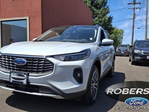 New 2025 Ford Escape SE w/ Class II Trailer Tow Package image 1