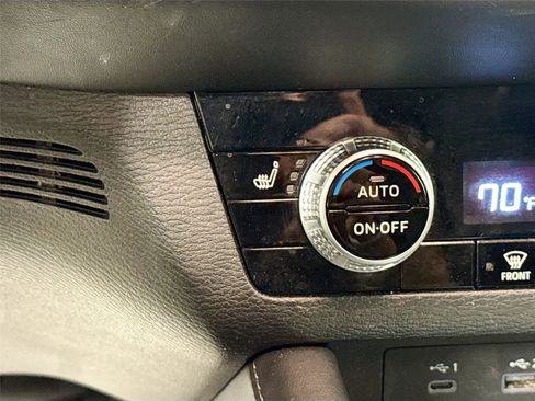 Used 2024 Mitsubishi Outlander FWD image 19