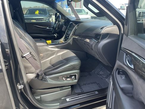 Used 2016 Cadillac Escalade Platinum AWD/4WD image 36