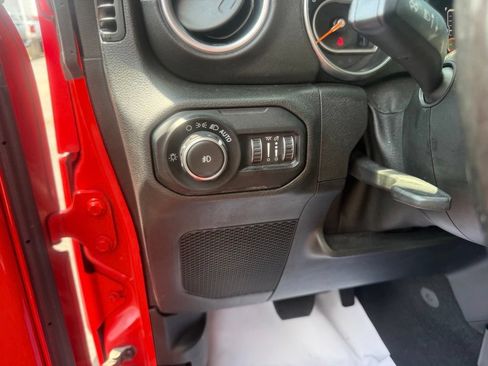 Used 2020 Jeep Wrangler Unlimited Sahara w/ Dual Top Group AWD/4WD image 19