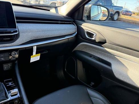 Certified 2025 Jeep Compass Latitude image 11