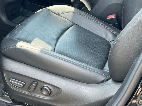 Used 2025 Toyota Sienna Platinum AWD/4WD image 12