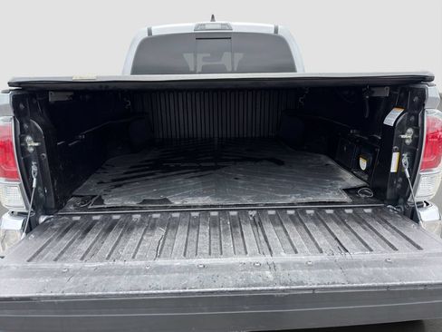 Used 2020 Toyota Tacoma TRD Off-Road AWD/4WD image 30