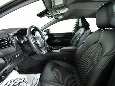 Used 2023 Toyota Camry SE image 5