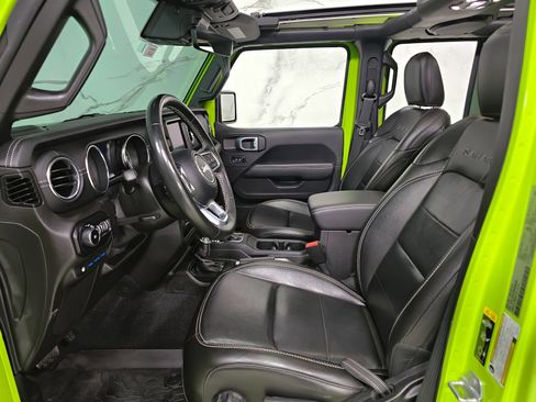 Used 2021 Jeep Wrangler Unlimited Sahara w/ Cold Weather Group AWD/4WD image 20