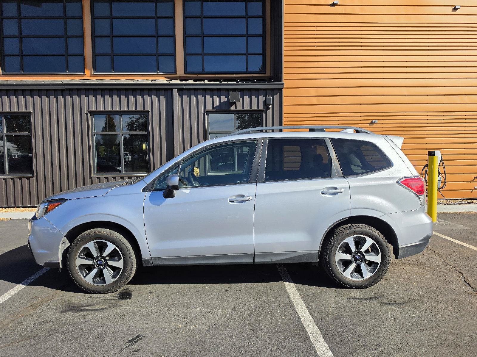 Used 2017 Subaru Forester 2.5i Premium AWD/4WD image 2