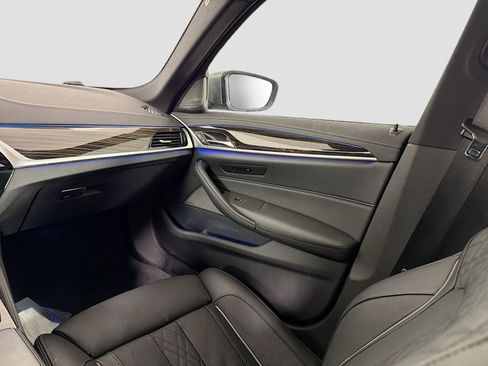 Used 2023 BMW M550i xDrive w/ Executive Package image 27