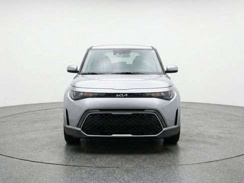 Used 2025 Kia Soul LX w/ LX Technology Package FWD image 2