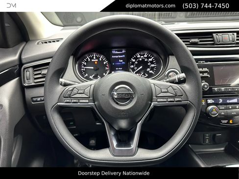 Used 2018 Nissan Rogue Sport SV image 26