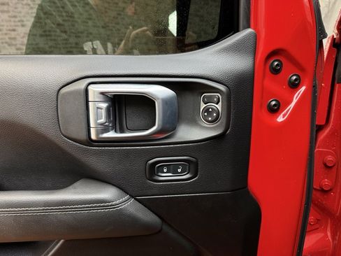 Used 2022 Jeep Gladiator Overland image 17