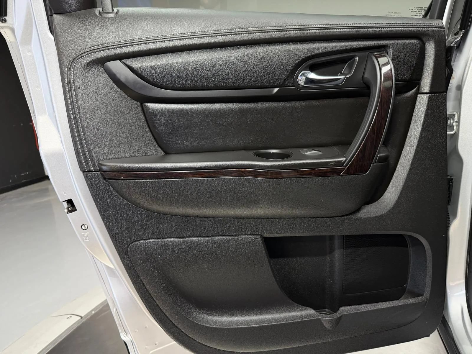 Used 2017 Chevrolet Traverse Premier FWD image 19