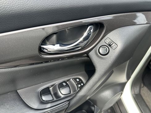 Used 2019 Nissan Rogue S w/ Special Edition Package AWD/4WD image 22