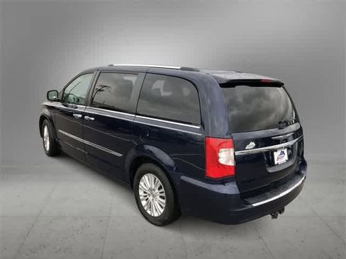 Used 2014 Chrysler Town & Country Limited w/ Luxury Group image 4