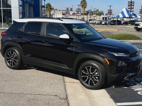 Used 2023 Chevrolet TrailBlazer ACTIV w/ Technology Package image 2