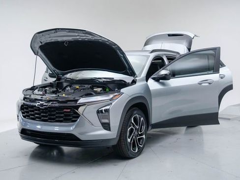 New 2026 Chevrolet Trax RS w/ Sunroof Package FWD image 18