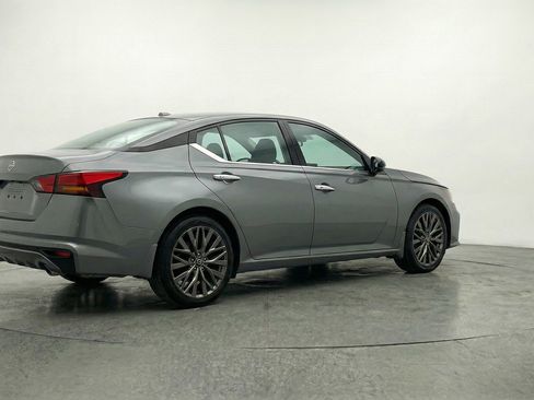 Used 2025 Nissan Altima 2.5 SV FWD image 9
