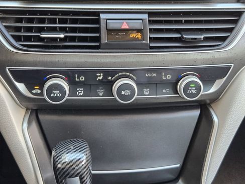 Used 2018 Honda Accord LX image 13