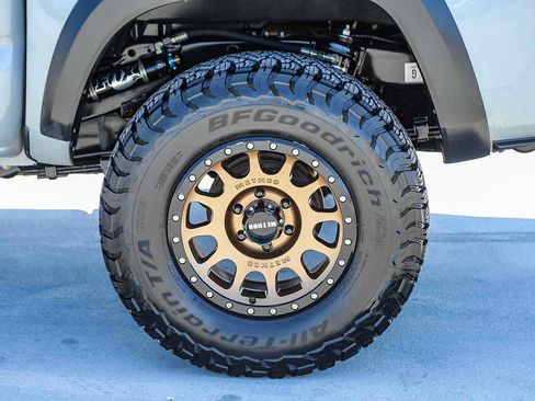 Used 2021 Toyota Tacoma TRD Off-Road w/ Technology Package AWD/4WD image 8