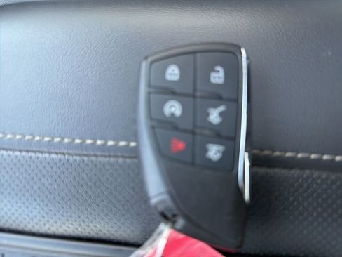 Used 2021 GMC Yukon SLT w/ SLT Premium Package image 30