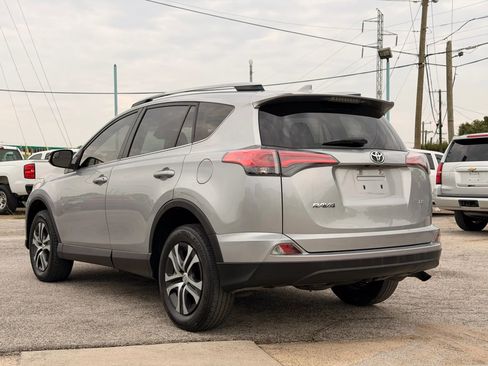 Used 2018 Toyota RAV4 LE image 5