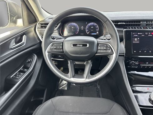 Used 2023 Jeep Grand Cherokee L Laredo image 13