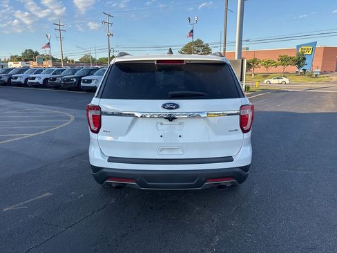 Used 2018 Ford Explorer XLT AWD/4WD image 6