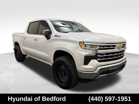 Used 2023 Chevrolet Silverado 1500 LTZ AWD/4WD image 3