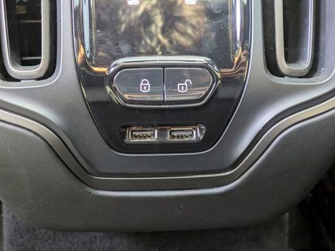 Used 2021 Aston Martin DBX image 15