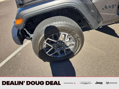 Used 2025 Jeep Wrangler Sahara image 27